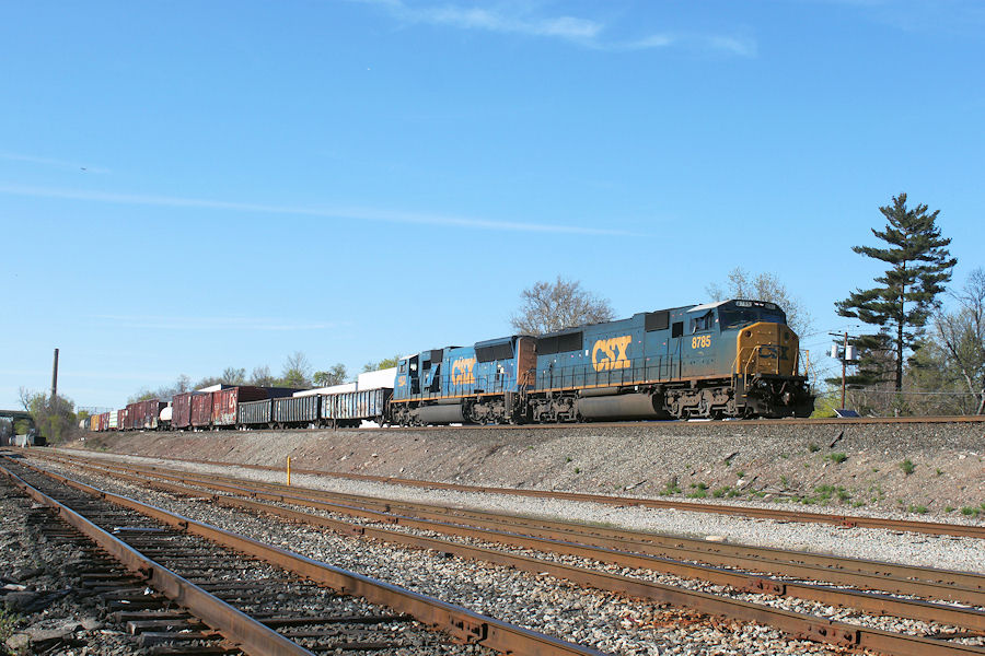 Ex Con SD60 leads southbound Q433 downgrade into#town on its way to Oak Island yard in Newark